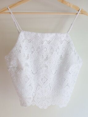 Abercrombie & Fitch White Lace Cropped Camisole M